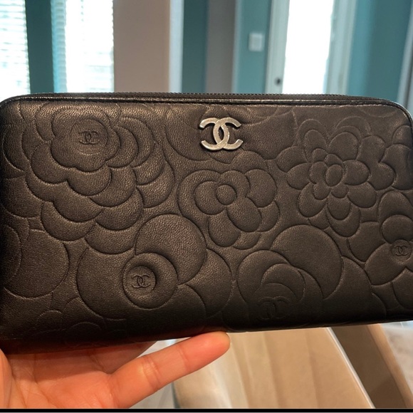 Chanel wallet - Picture 1 of 14